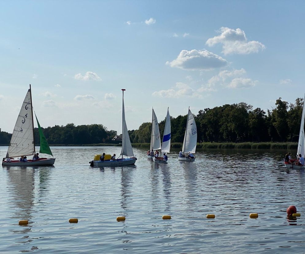 Pierwsze regaty o Puchar Burmistrza Osiecznej na Jeziorze Łoniewskim [ZDJĘCIA]