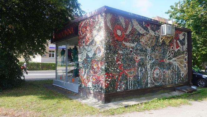 Niezwykła ściana w centrum Olsztyna. Przez kilkanaście lat była ukryta pod graffiti [ZDJĘCIA]