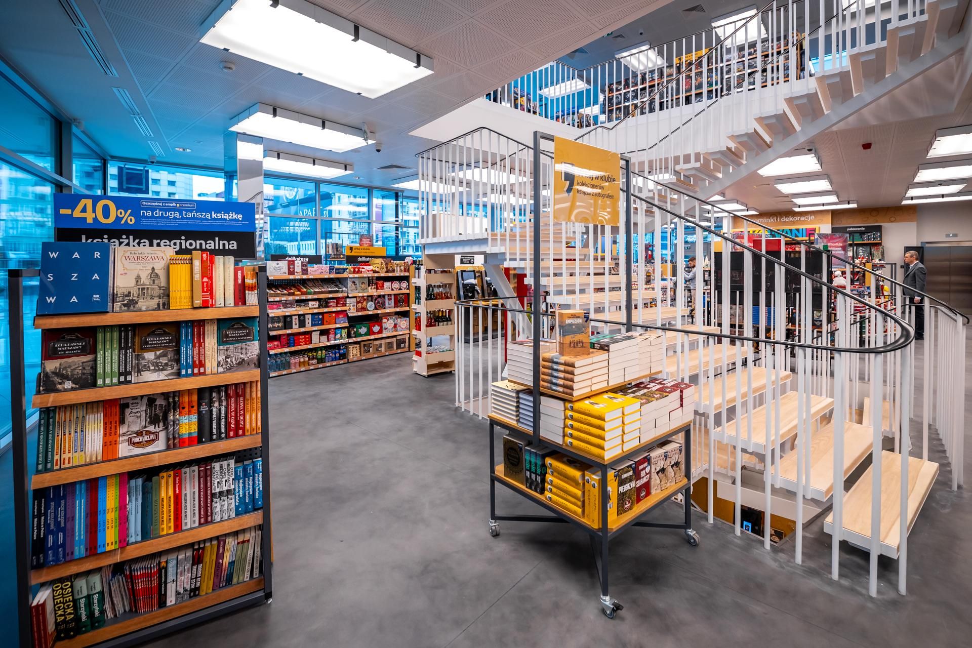 Wnętrza odnowionej "Cepelii" w Warszawie