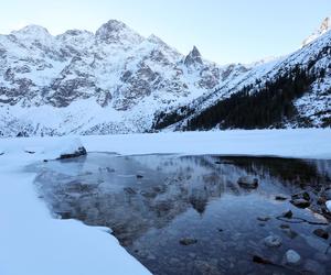 Selekcja naturalna. Internauci bezlitośni dla ludzi, którzy wchodzą na  na Morskie Oko w czasie odwilży