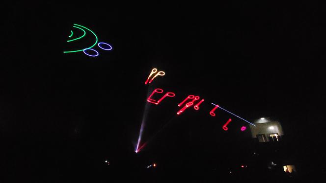 Finał WOŚP w Olsztynie. Pokaz laserowy podczas „Światełka do nieba” zachwycił wszystkich [ZDJĘCIA]