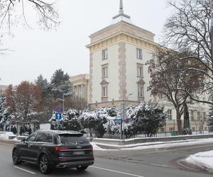 Pocisk z granatnika rozsadził strop budynku Komendy Głównej Policji. Komendant trafił do szpitala. Czasowo stracił słuch