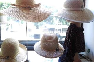 Wrocławska królowa kapeluszy. Pani Lucyna od 50 lat własnoręcznie wykonuje kapelusze