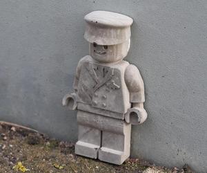 Minifigurki LEGO z betonu