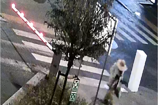 Zostawił niewybuch pod drzwiami Urzędu Miasta i uciekł! Szuka go policja