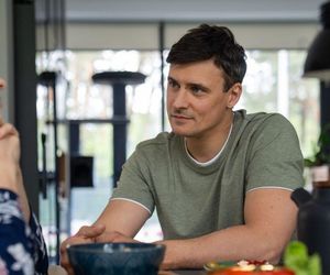 Na dobre i na złe odc. 965. Krzysztof Radwan (Mateusz Damięcki), Blanka (Pola Gonciarz)