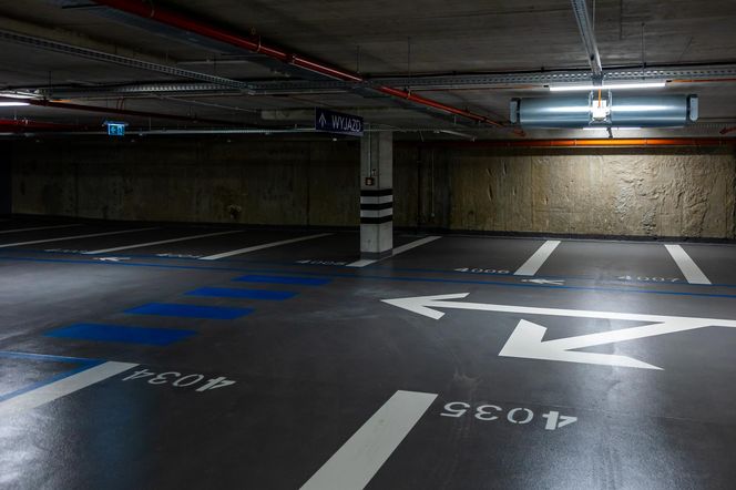 Nowy parking na Placu Powstańców Warszawy