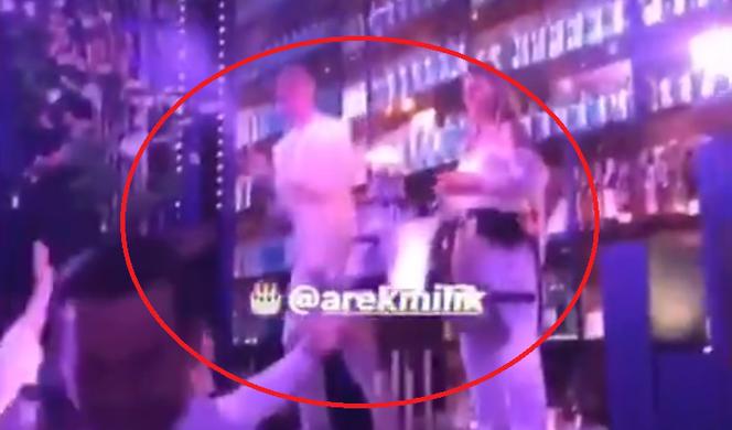 Arkadiusz Milik zrobił SZALONĄ imprezę. Polewał ludzi SZAMPANEM, wszystko jest na WIDEO