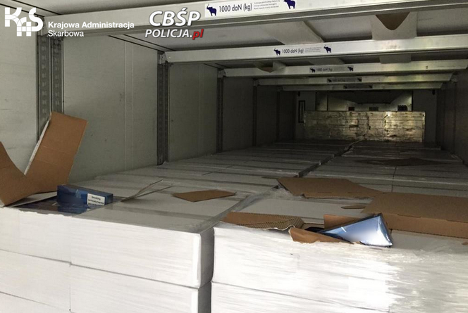 Produkowali 150 paczek papierosów na minutę. Nielegalna fabryka zlikwidowana