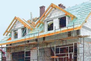 Zaplanuj przebudowę dachu. Wymiana więźby i wyższe ścianki kolankowe