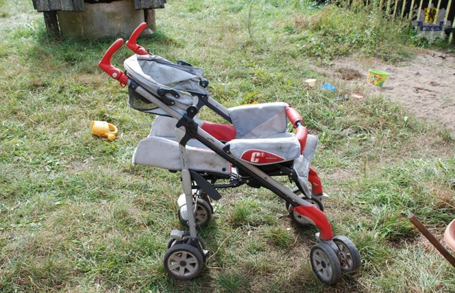 W tym wózku 3-latka spędziła całą noc. Została znaleziona nad ranem w lesie