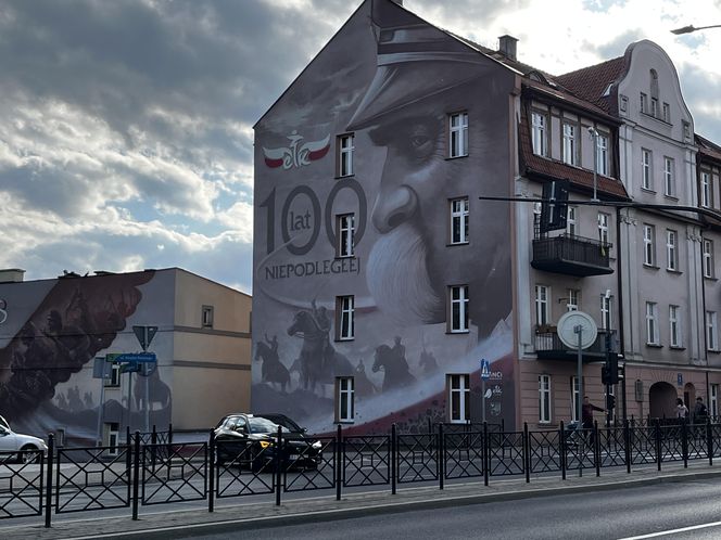   Ełk. Tłumy turystow odwiedzają to miasto. Jest największym na Mazurach