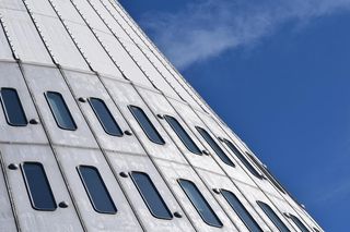 Kosmiczny hotel w Sudetach na sprzedaż! Ikona socmodernizmu zmieni właściciela