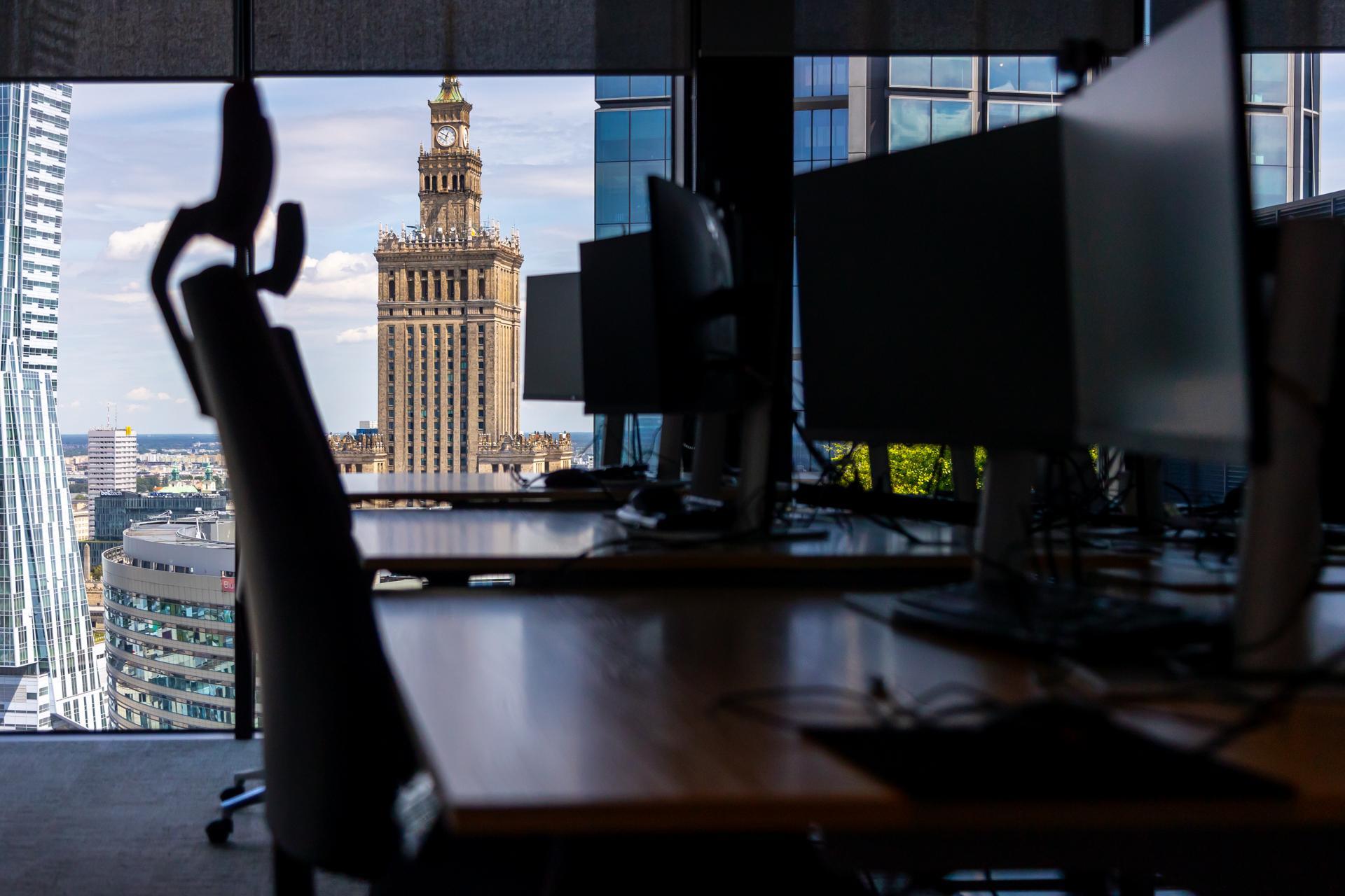 Widoki 20 piętro VARSO PLACE - biura ORSTED - lidera morskiej energetyki wiatrowej. Projekt Workplace