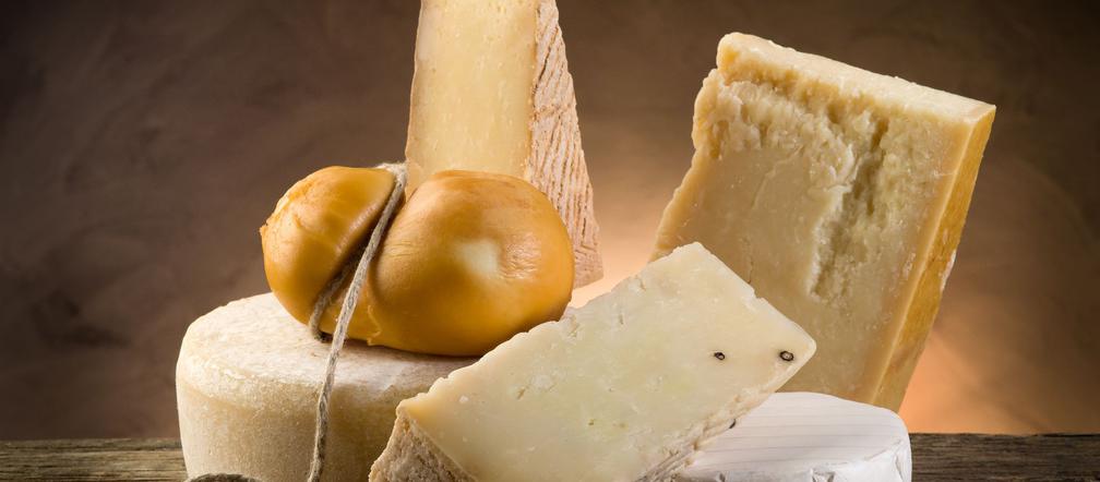 8 niepowtarzalnych  włoskich serów i ich cudowne historie - poznaj 8 włoskich serów rzemieślniczych [GALERIA ZDJĘĆ]