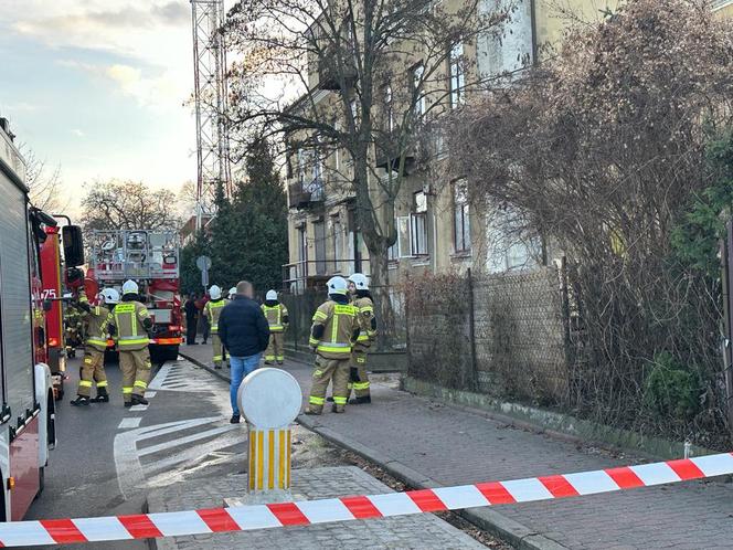 Pożar kamienicy w Grodzisku Mazowieckim. 5 osób w szpitalu, dramatyczna akcja ratunkowa