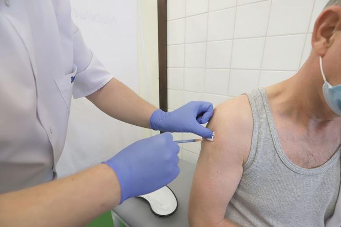 Pierwsze szczepienia przeciwko covid-19 w Lesznie. Dziś zaszczepiono 30 osób