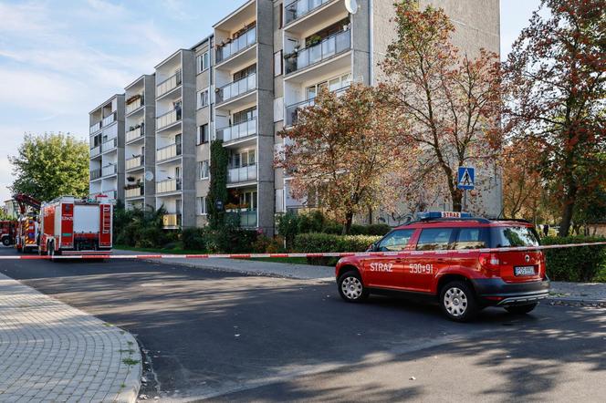 Pożar w bloku w Ostrowie Wielkopolskim. Nie żyje jedna osoba, 10 jest rannych