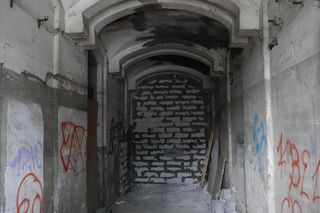 Zabytkowe kamienice mają ślady rozbiórki