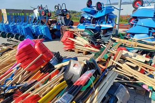 Kilka ton sprzętu do sprzątania po powodzi z Podkarpacia