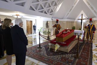 Papieża Franciszka pożegnają liczni przywódcy światowi. Kto weźmie udział w ceremonii pogrzebowej?