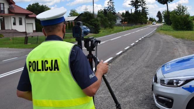 Krępa Kościelna: Pędził 111 km/h w obszarze zabudowanym! Policjanci zatrzymali mu prawo jazdy