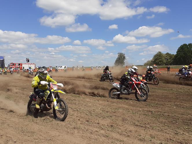 Zobacz jak wyglądają ogólnopolskie zawody motocyklowe na torze MX Czerniejew 11 i 12 czerwca 2022 roku