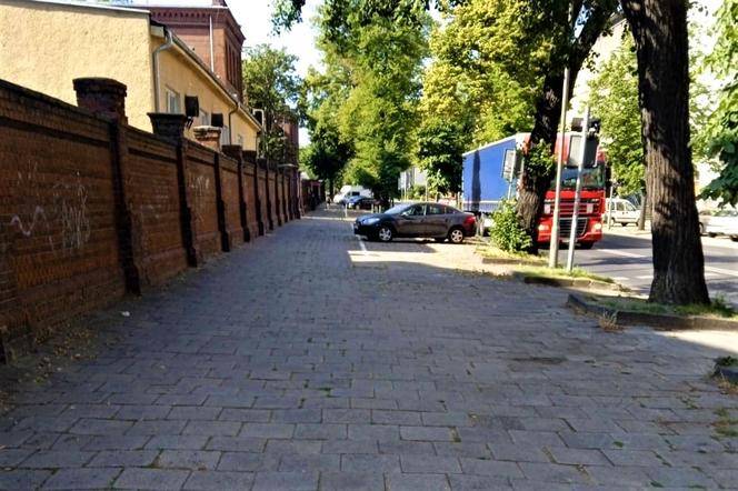 Chcą wyrywać płyty chodnikowe! Czy w ten sposób da się odbetonować Szczecin? Są już nawet przykładowe miejsca