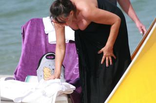 Anna Korcz na plaży na Bałtykiem