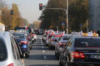 Taksówkarze sparaliżują centrum Warszawy. W środę ogromny protest [MAPA]