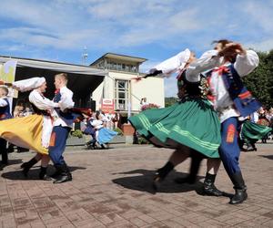 Rozpoczął się 60. jubileuszowy Tydzień Kultury Beskidzkiej. Przyjechało 20 zespołów z całego świata ZDJĘCIA, PROGRAM