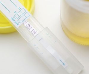 Jak długo marihuana utrzymuje się w organizmie? Kiedy robić test na THC? 