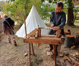 Odbywający się w Mrozach Festyn Archeologiczny to wydarzenie, które z roku na rok przyciąga coraz więcej umieszkańców regionu i turystów