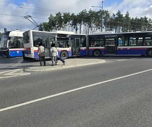 Autobus zderzył się z tramwajem w Bydgoszczy! 7 osób poszkodowanych [ZDJĘCIA]