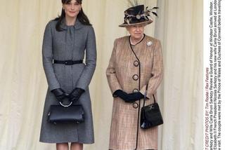 Od pół wieku nosi tę samą torebkę