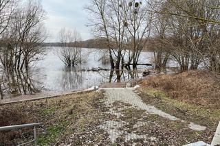 Woda dała się we znaki Rydzykowi. Zdjęcia zalanych terenów