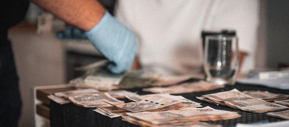Śląska policja poluje na mafię śmieciową. Kolejne osoby zatrzymane. Zarzuty dla 105 osób
