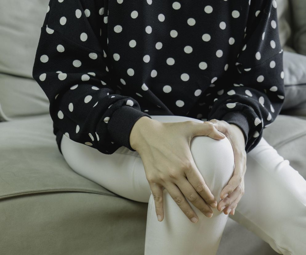 Dlaczego boli cię kolano podczas chodzenia? Zwróć uwagę na to jak stawiasz stopę