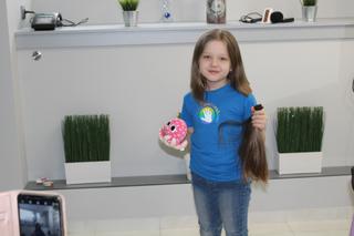 Dzielą się włosami i walczą z rakiem. Poznaj dzielną 7-latkę z Lublina [WIDEO, AUDIO]