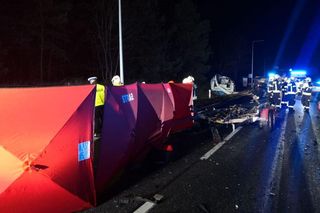 Łódź zerwała się z przyczepy i zderzyła się z innym autem