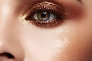 Korektor pod pczy: Twój sprzymierzeniec w makijażu