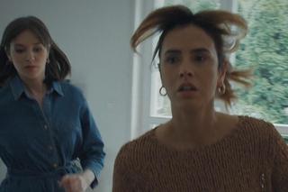 M jak miłość, odcinek 1809: Kama (Michalina Sosna), Ania (Alina Szczegielniak)