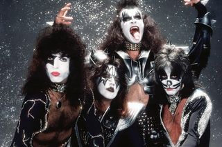 Oto 10 najbardziej znanych utworów Kiss, które napisał Ace Frehley. Był kluczową postacią w historii zespołu