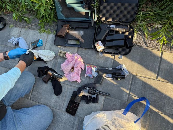 Siedem osób zatrzymanych za posiadanie broni. Wśród nich "wor w zakonie". Przyjechał do Polski wykonać zlecenie