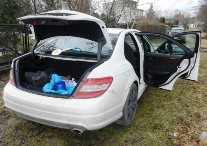 Mercedes Roberta N. rozbity podczas ucieczki przed policją