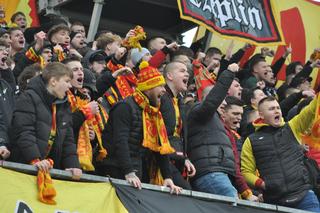 Bilety na mecz Korona Kielce - Radomiak Radom. Duże zainteresowanie świętą wojną! Szalikowcy z Radomia nie zasiądą na Suzuki Arenie