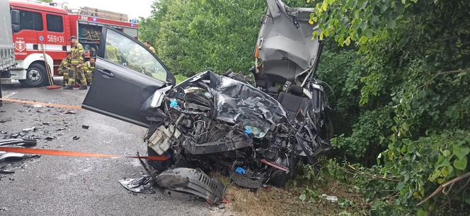 Śmiertelny wypadek w Małopolsce. Auto dosłownie wbiło się w ciężarówkę