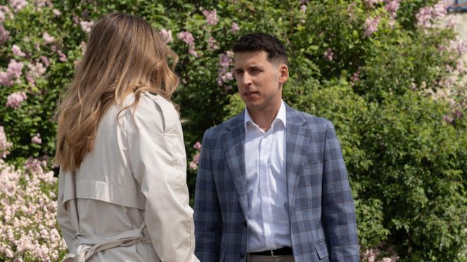 Na Wspólnej odc. 4063. Tadeusz (Jakub Pruski), prawniczka Kalina (Katarzyna Gałązka)