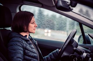 Nie tylko śliskie drogi zagrażają kierowcom. Ryzyko wypadku mogą zwiększać popularne leki 