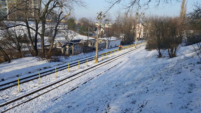 Zmiany na ul. Perłowej. Pasażerowie skarżą się na przepełnione tramwaje